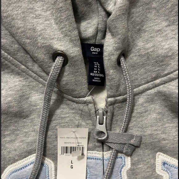 Gap Kids Hoodie - NWT - Picture 2 of 2